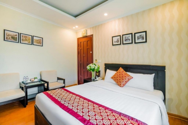 Lake View Hotel & Travel