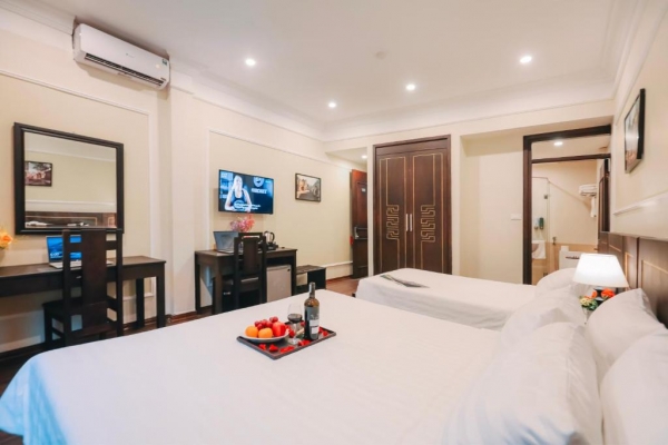 Lake View Hotel & Travel