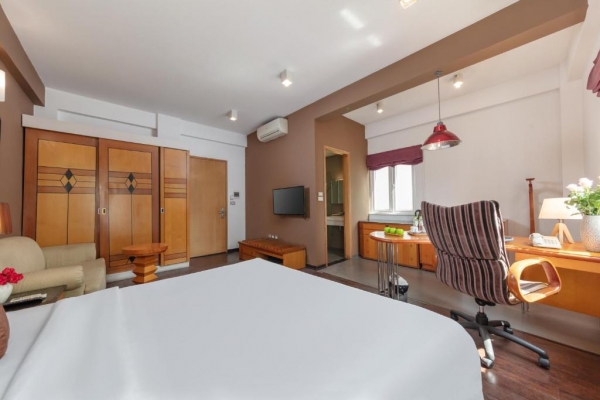 Golden Sunshine Villa Hotel and Travel
