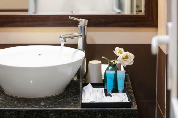 Silk Flower Hotel & Spa