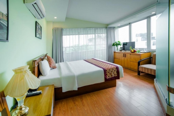 Lake View Hotel & Travel