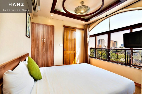 The Artisan Lakeview Hotel