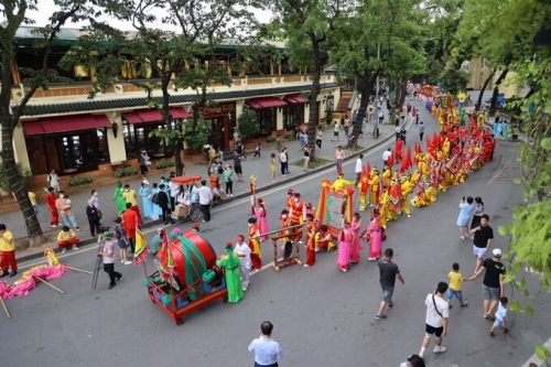 Establishment of the Hoan Kiem District Tourism Association